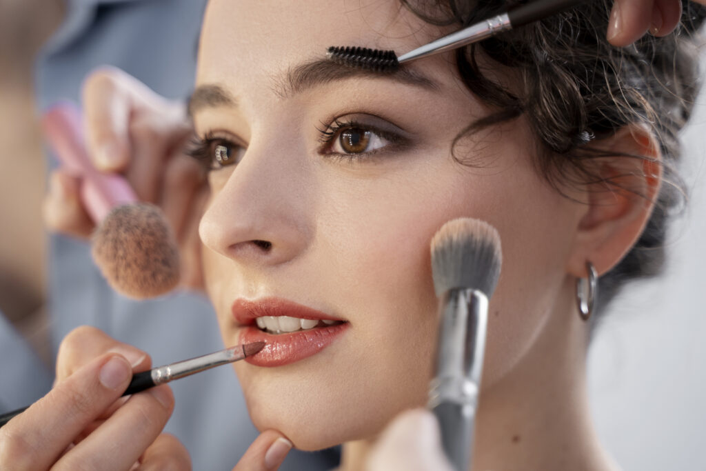 Descubra como fazer maquiagem natural passo a passo, com truques e produtos certos para realçar a beleza de forma leve e radiante.