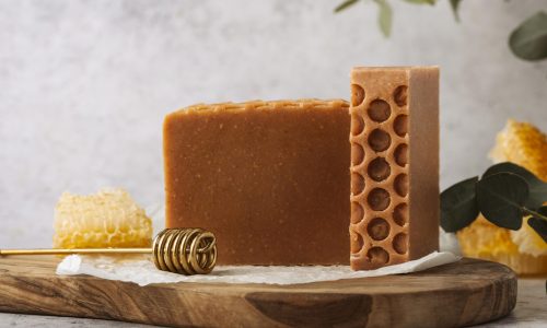 A Fórmula da Beleza Natural: Sabonete de Mel e Própolis para uma Pele Perfeita