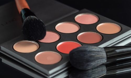 Ingredientes Perigosos que Você Deve Evitar na Maquiagem