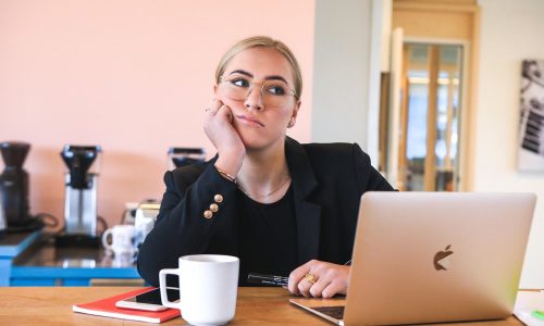 Adeus, Procrastinação! Óleos Essenciais para Aumentar o Foco, a Energia e a Produtividade